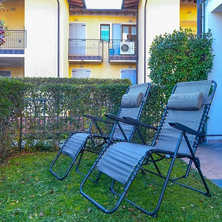 Rosa Flat By Garda Apartment