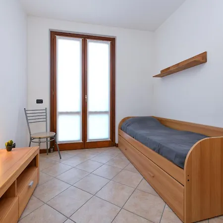 Rosa Flat By Garda Apartment