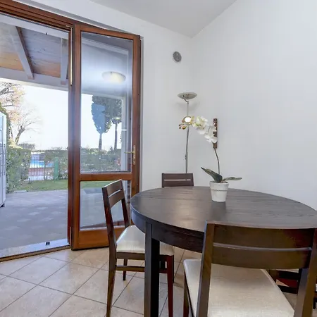 Rosa Flat By Garda Apartment